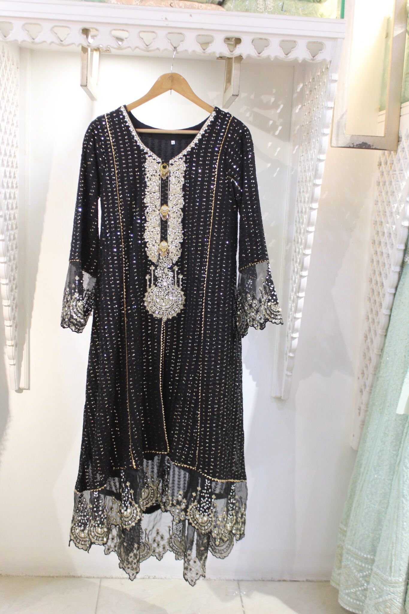 Front Open Maxi Tail Style